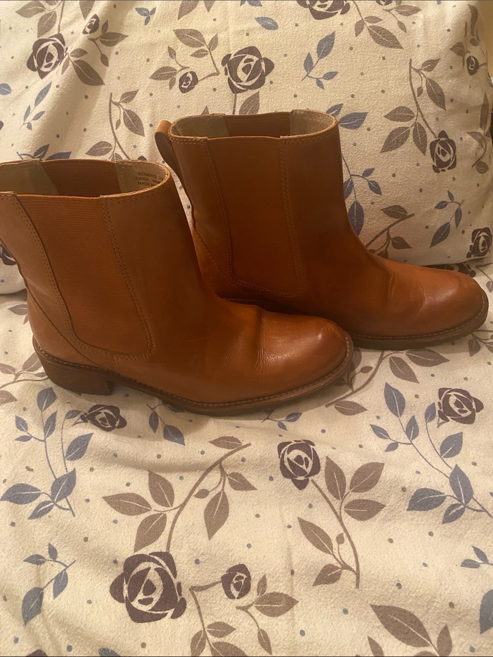 L.L.Bean Women’s Brown Leather Chelsea Boots Size 7M Pull-On Ankle